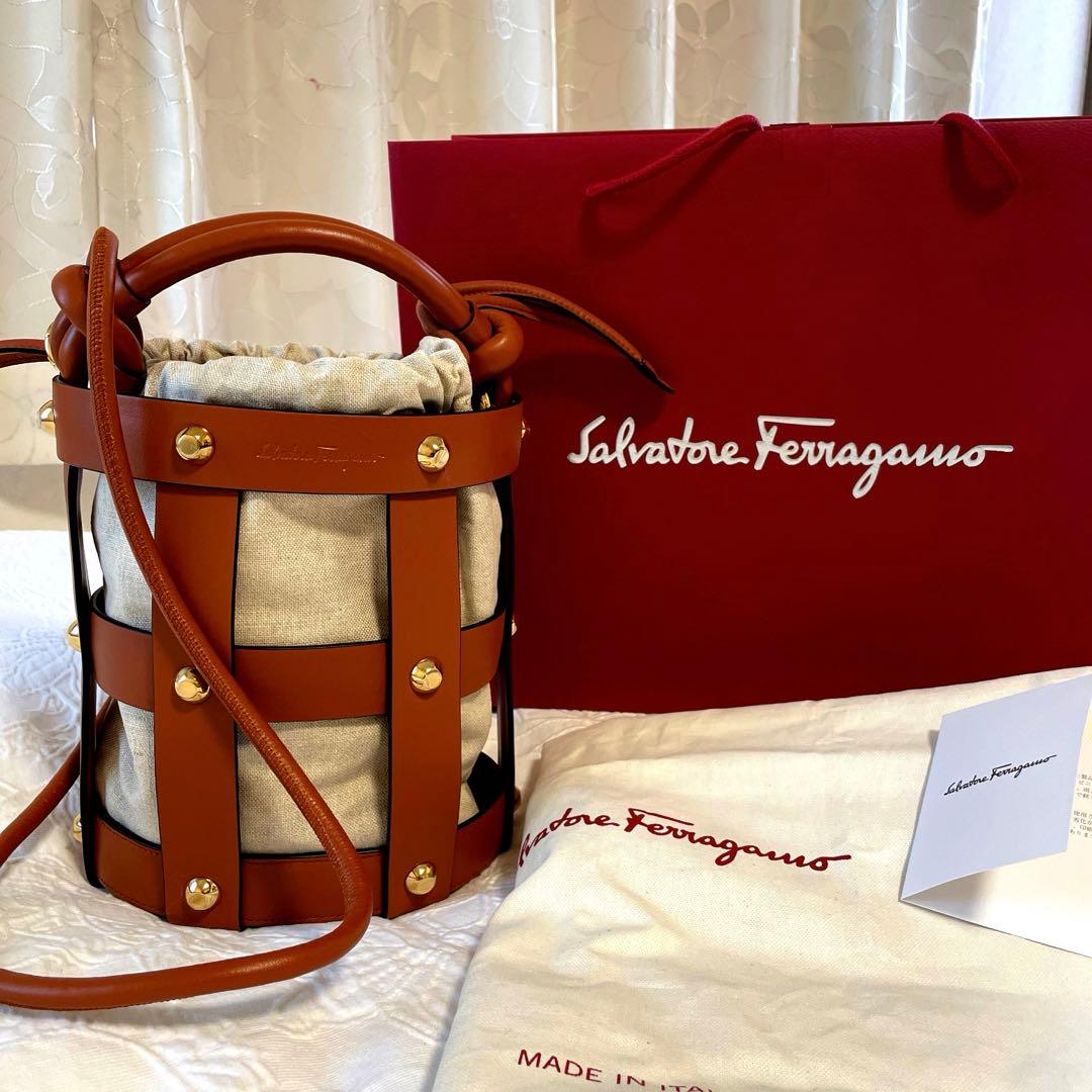 新品未使用 【Salvatore Ferragamo 】Cage Bag ✨ Salvatore Ferragamo Cage Bag Black Leather Limited Edition