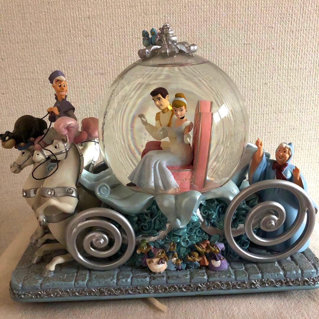 ディズニー　シンデレラ　スノードーム　スノーグローブ オルゴール　お値下げ US ディズニー限定」 シンデレラ城 “秘密の鍵付き” オルゴール スノー