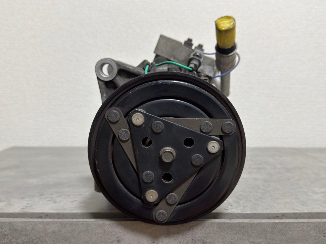 C34 ローレル エアコンコンプレッサー RB20E 92600-70T16 - メルカリ