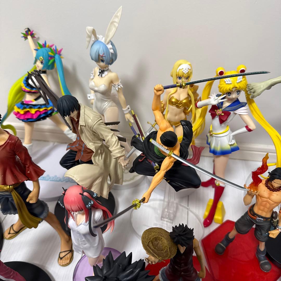 フィギュア30個まとめ売り - メルカリ