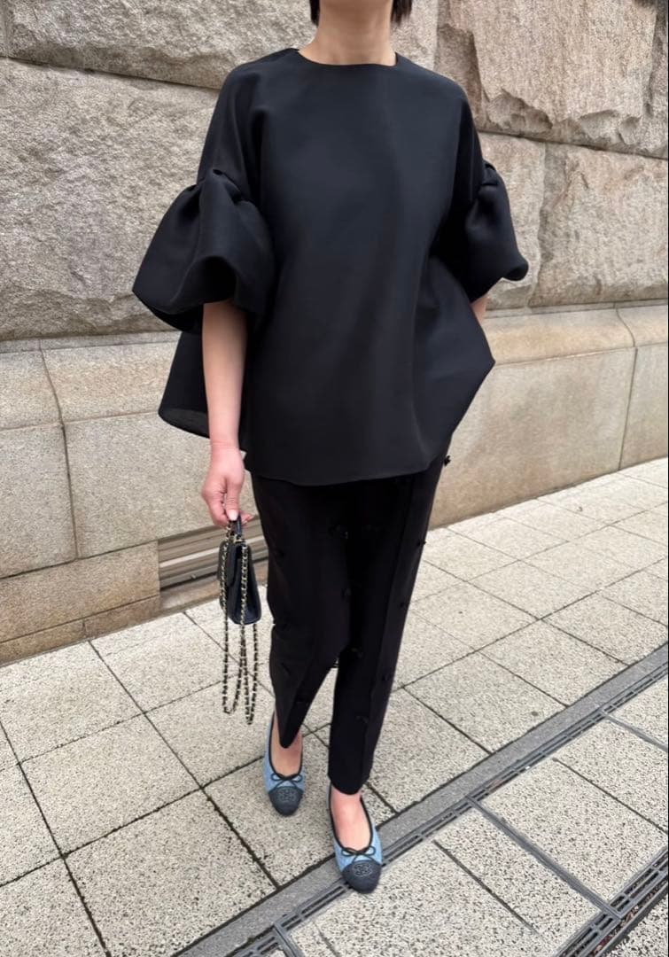 新品‼️Heve へイヴ WHIPバルーンスリーブBL ブラック - メルカリ