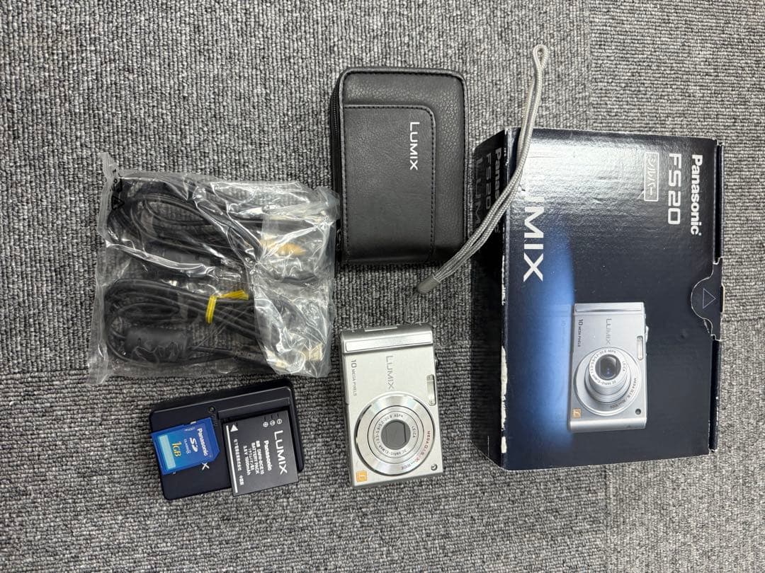 鰻*様 Panasonic LUMIX DMC-FS20 シルバー (動作確認 概要 デジタルカメラ DMC-FS20 | LUMIX（ルミックス） ミラーレス一眼