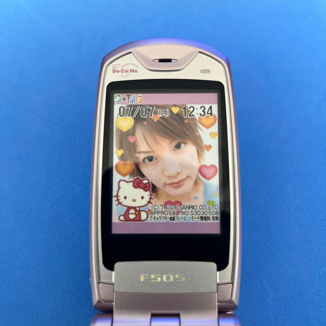 Docomo F505i 展示用モック 待ち受けキティちゃん！ ガラケー - メルカリ
