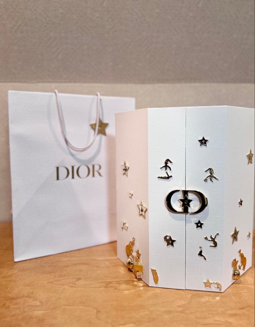 最安値 ディオール アドベント カレンダー 2025 Christian Dior - Dior アドベントカレンダー2025の通販 by kzskzs's