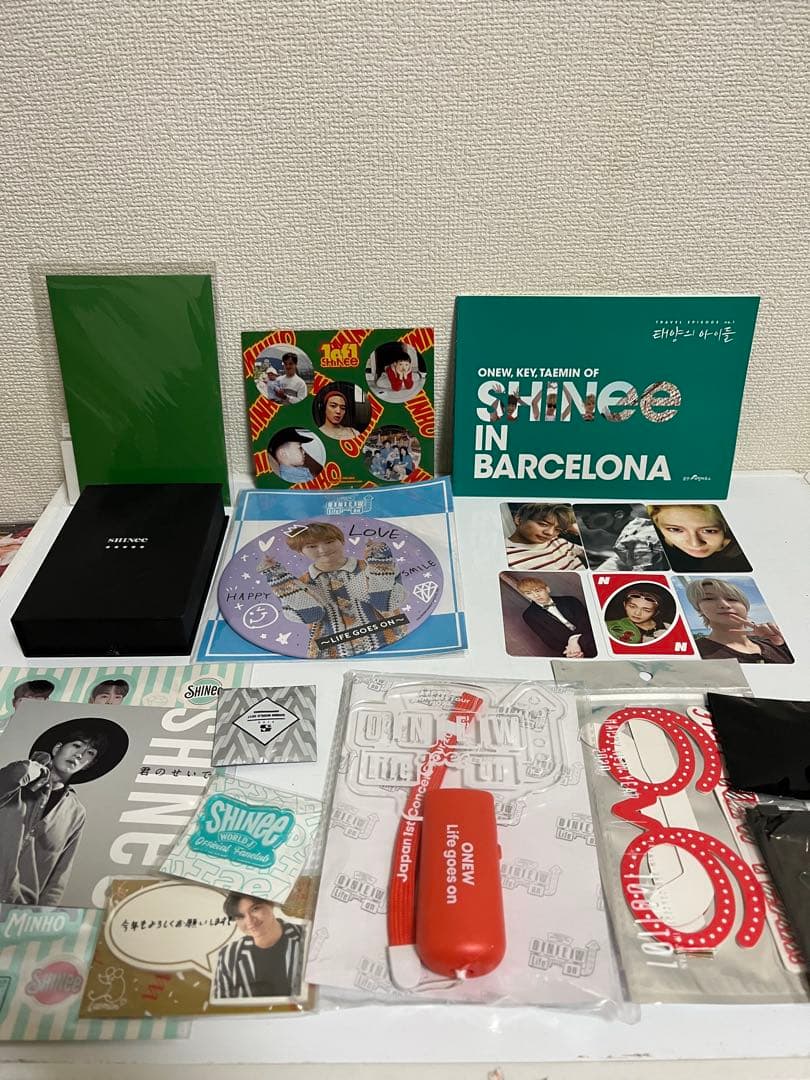 OneMall provides Mercari products: SHINee CD まとめ売り㉜