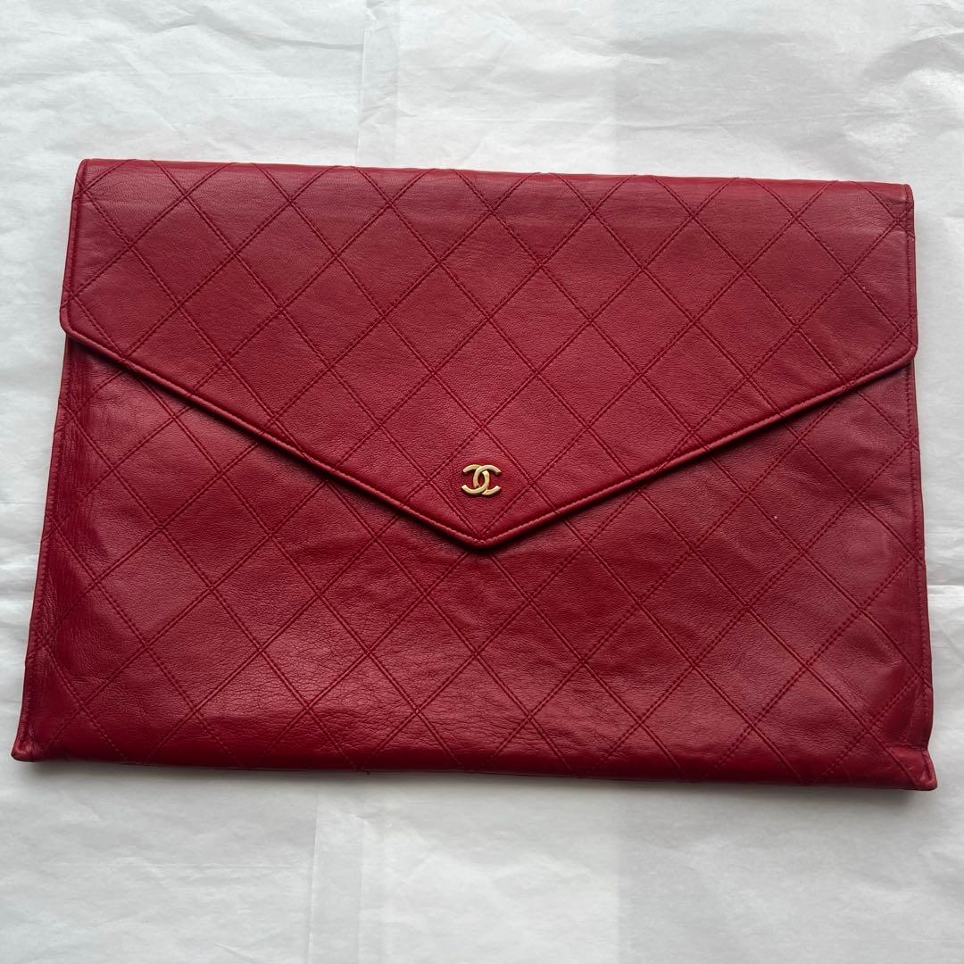 CHANEL 赤　クラッチバッグ・書類入れ ラージ クラッチ バッグ - シャイニー クランプル カーフスキン