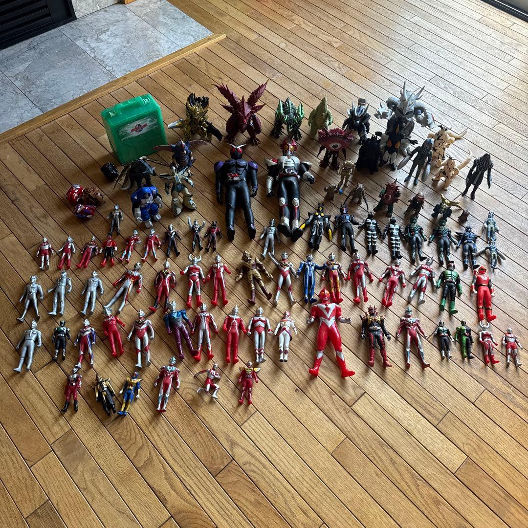 [即購入ok] ウルトラマン フィギュア 大量 まとめ 他マブヤーなど ウルトラマン ソフビ おまとめセット 大量 約55体 大図鑑付き