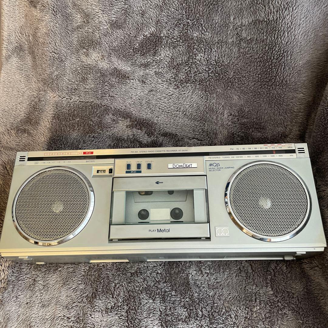 稀少 ジャンク品］東芝 BOMBEAT RT-S63W ステレオラジオカセット