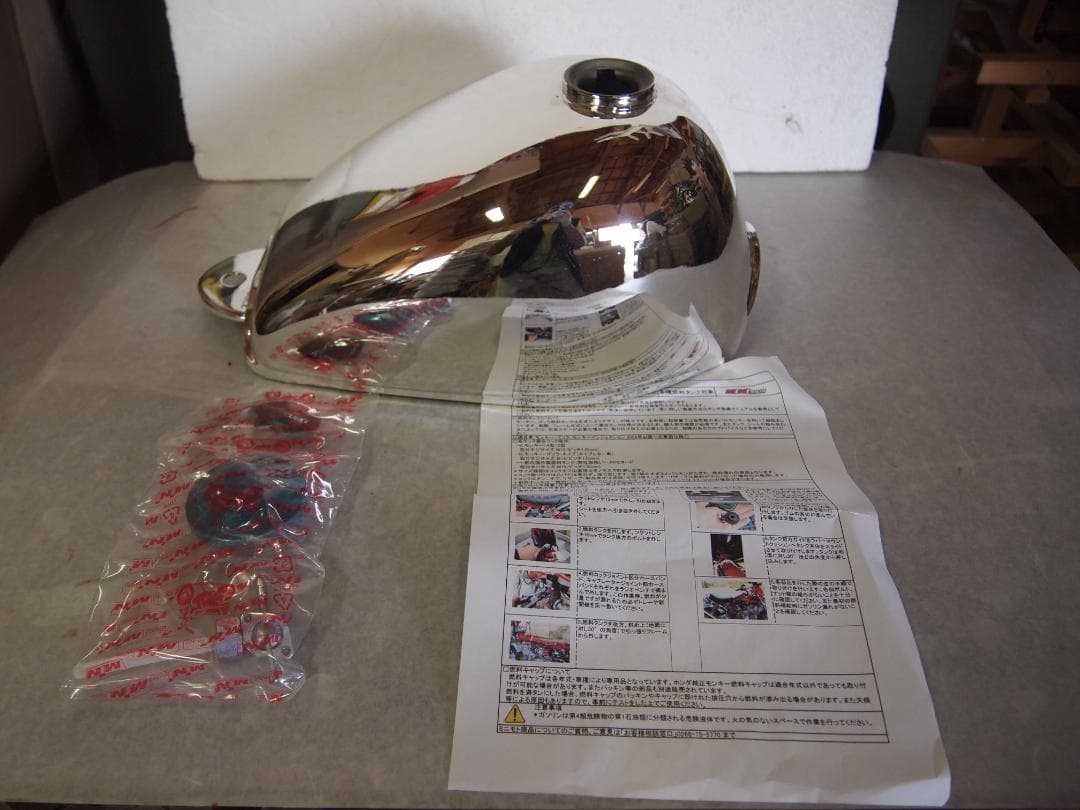 モンキー、ゴリラ、クロムバイクタンク 取り付け説明書付き 178 Gorilla Tank seat installation! - YouTube