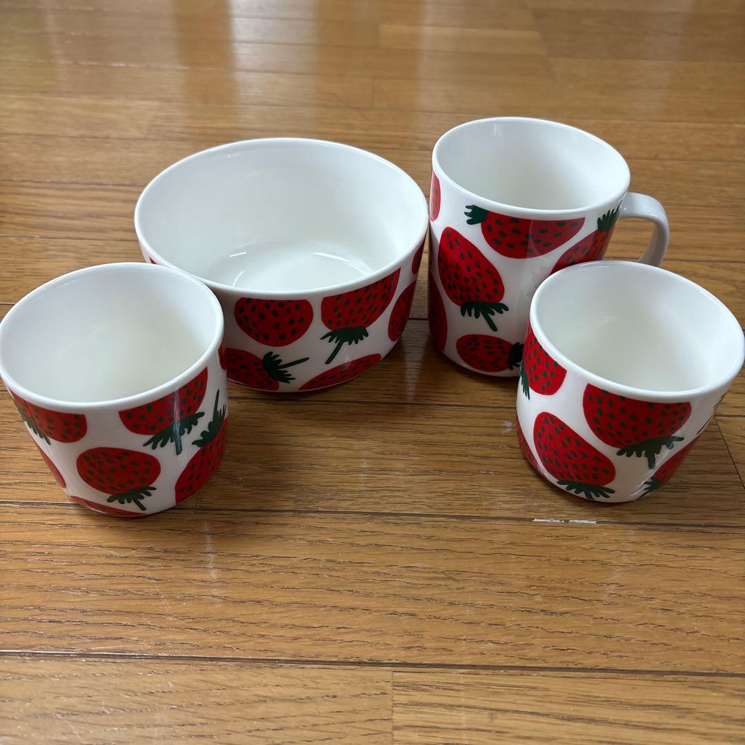 マリメッコ　marimekko マンシッカ 食器セット marimekko - Mansikka(マンシッカ)マリメッコ・いちご柄トレイ・お盆