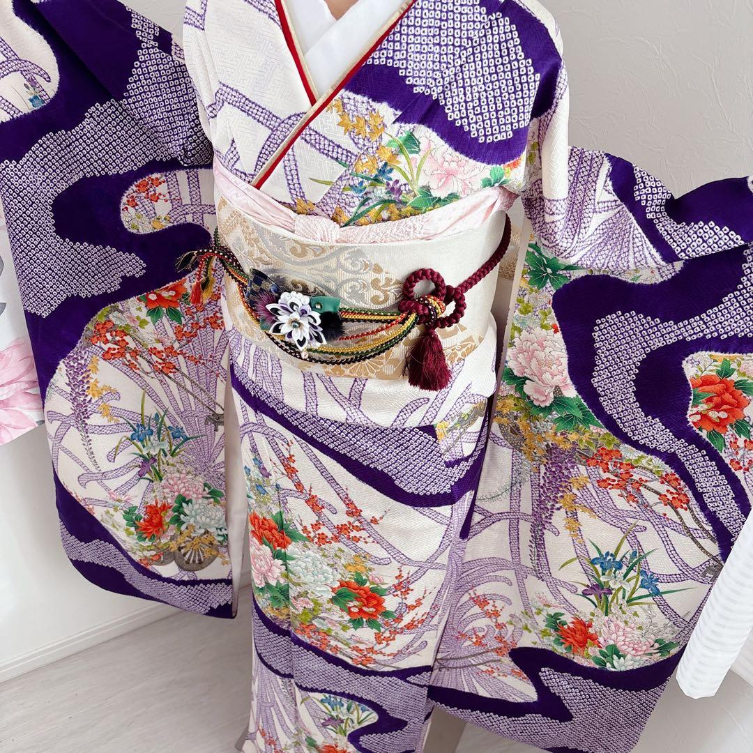 未使用に近い　正絹振袖フルセット　総絞り　紫と白の花柄　成人式に セール】 仕立付き 正絹振袖 フルセット32点 白色 くすみ色 花柄 絹100