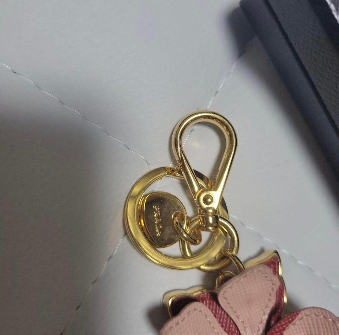 ✨極美品✨】PRADA お花 キーホルダー 最終値下げ