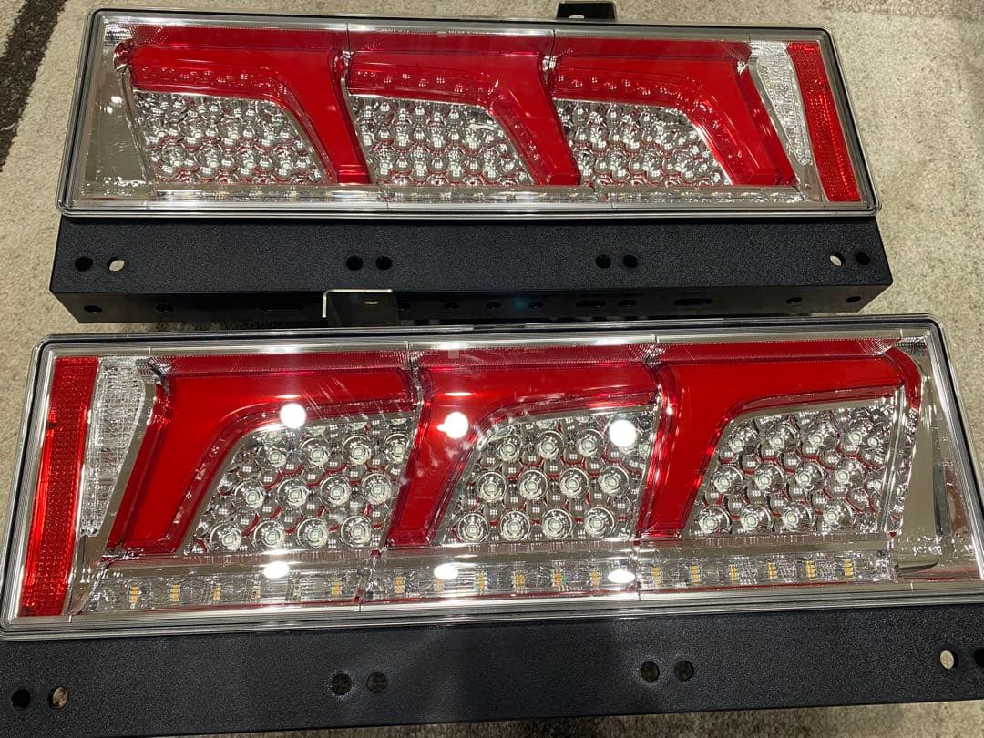 中古 小糸 KOITO 3連LEDテールランプ - メルカリ