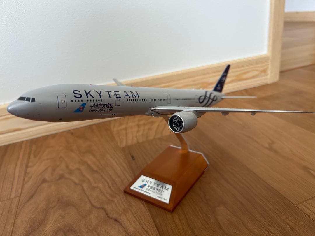 中国南方航空　 B777-300ER sky team 特別塗装1/200 JC Wings 777-300ER 中国南方航空 特別塗装 「スカイチーム」 B-2049