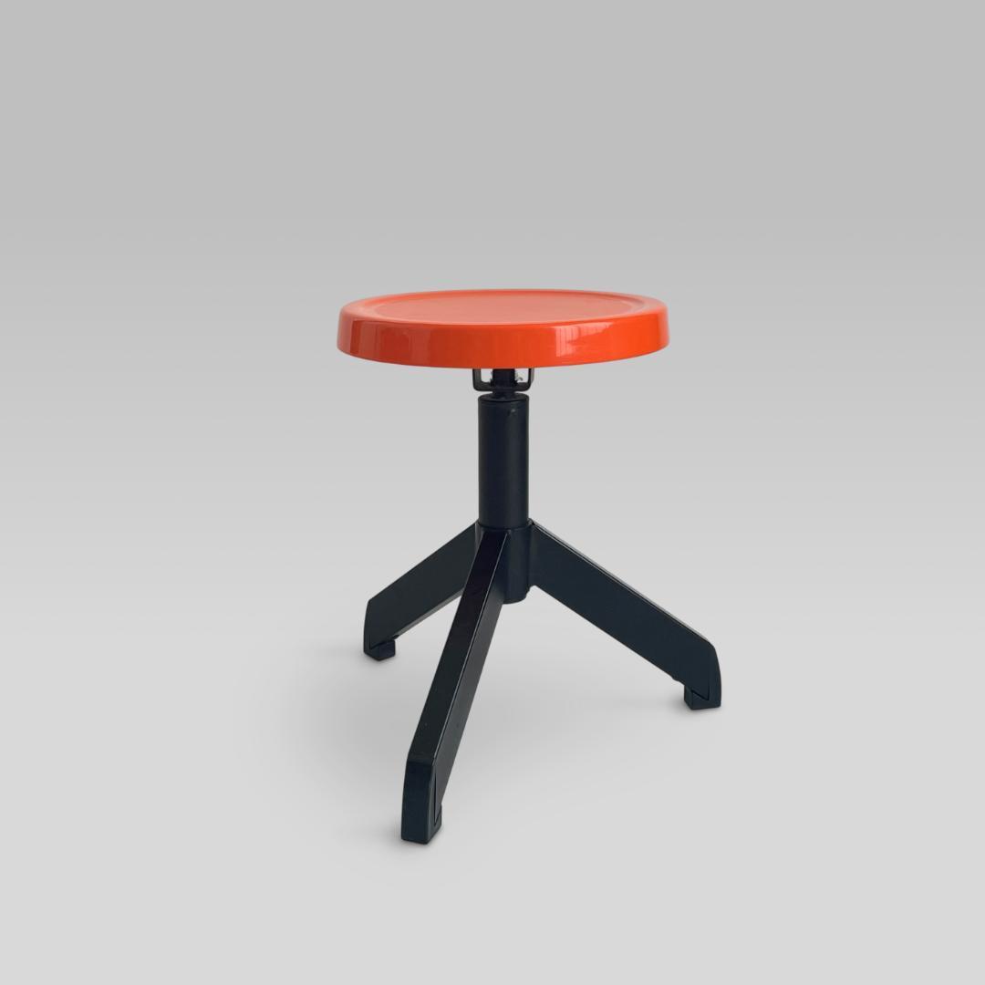 【パブリックデザイン】ポストモダン ラボラトリー スツール 公共 学校椅子 この春は木の椅子がひとつ欲しい／僕の部屋に欲しいもの、したいこと