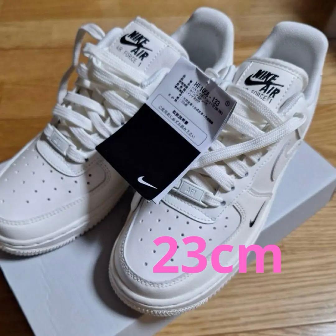 NIKE WMNS AIR FORCE１'07 ESS ナイキ NIKE NIKE AIR FORCE 1 07 ESS ナイキ エアフォース ワン