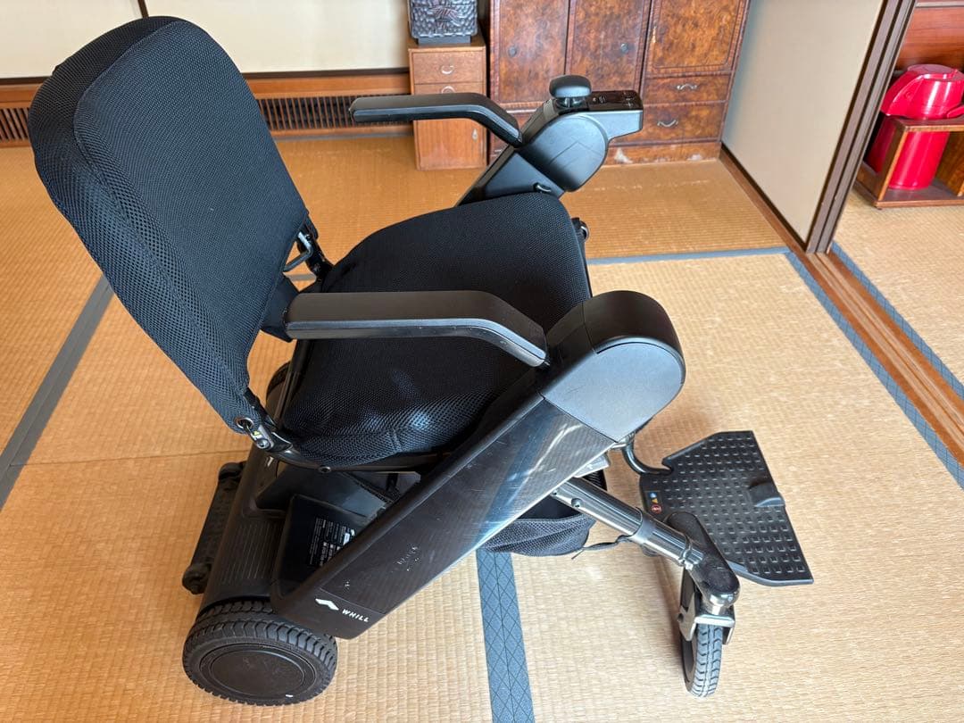 折りたたみ式電動車椅子　WHILL Model F 近距離モビリティWHILLの折り畳み可能なモデル「Model F」とは
