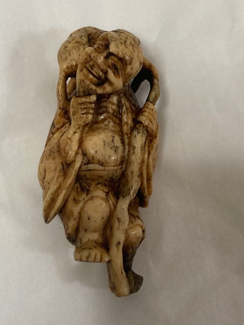 江戸期　提げ物 鹿角 蝦蟇仙人　古根付　高さ6.5cm 象牙彫蝦蟇仙人根付 – 古美術西川