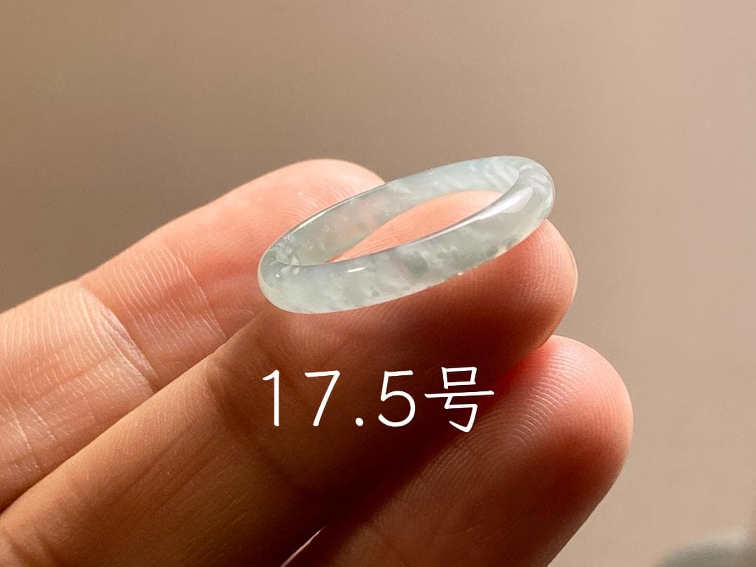 L16-196 氷種 薄白緑 17.5号 グアテマラ産A貨本翡翠くりぬき リング