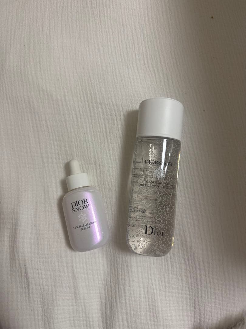 Dior  セラム・トナー セット 3 Capture Totale Skincare Products in a Dior Pouch | DIOR
