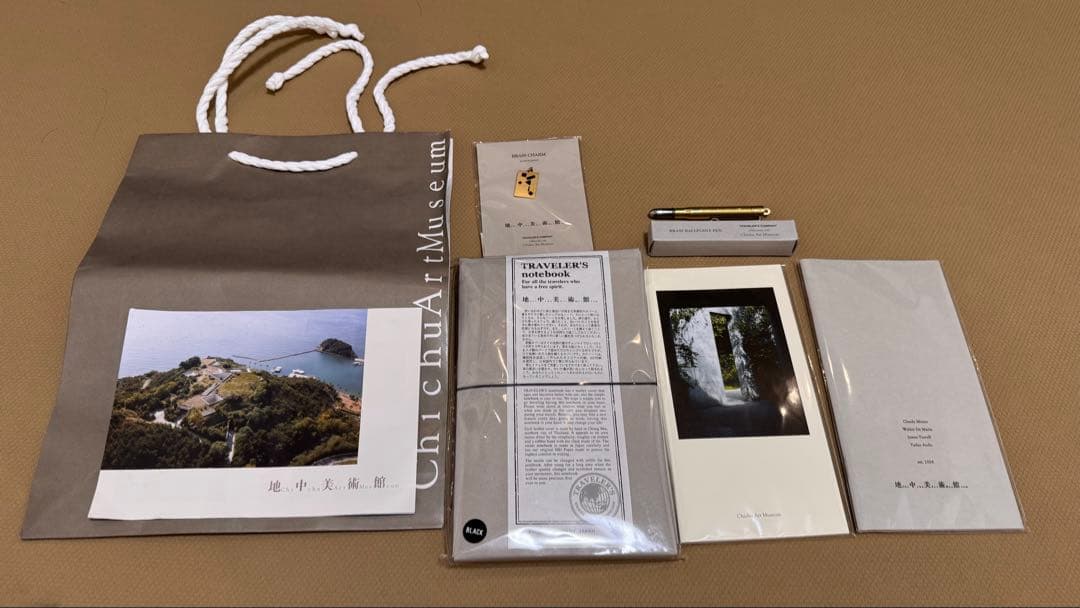 【地中美術館】 【限定】 トラベラーズノート リフィル チャーム コラボ トラベラーズノート 地中美術館TRAVELER'S notebook リフィル2種