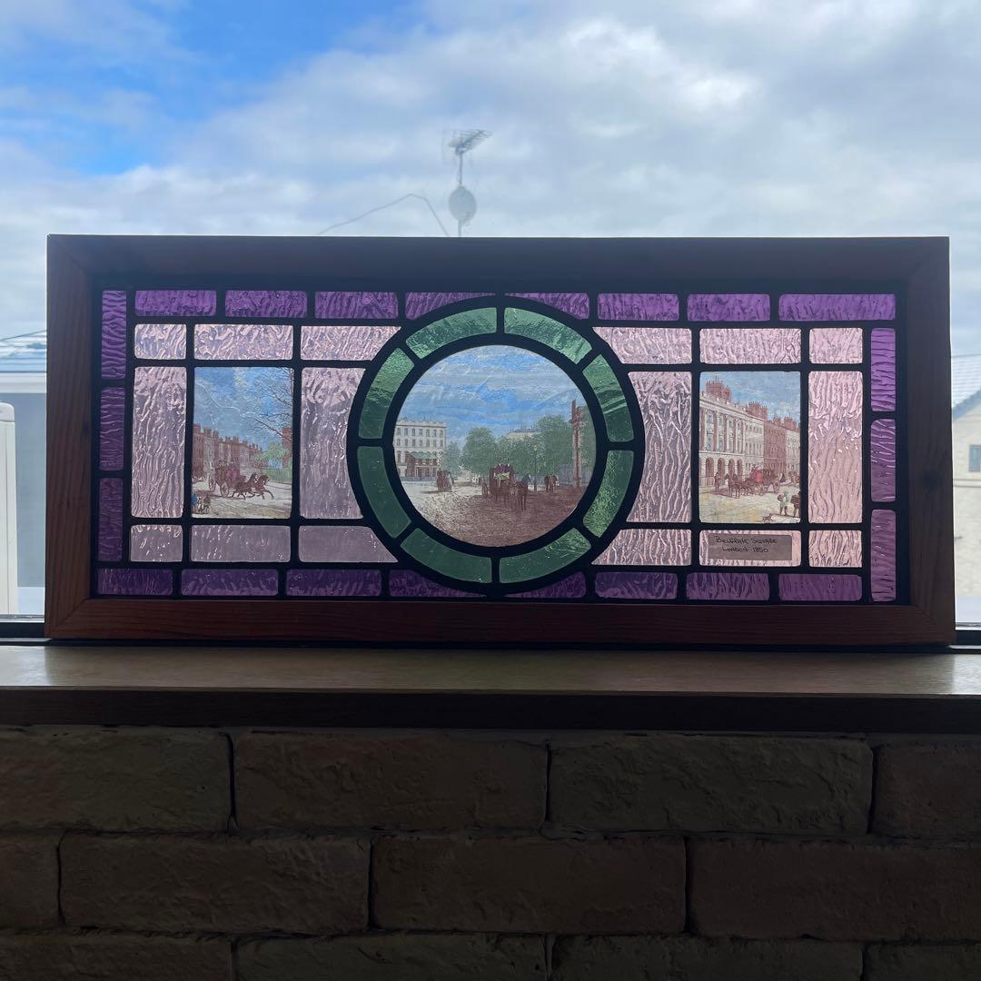 ステンドグラス　イギリス製　レプリカ カラフルなガラスが使われた赤いバラのステンドグラス イギリス