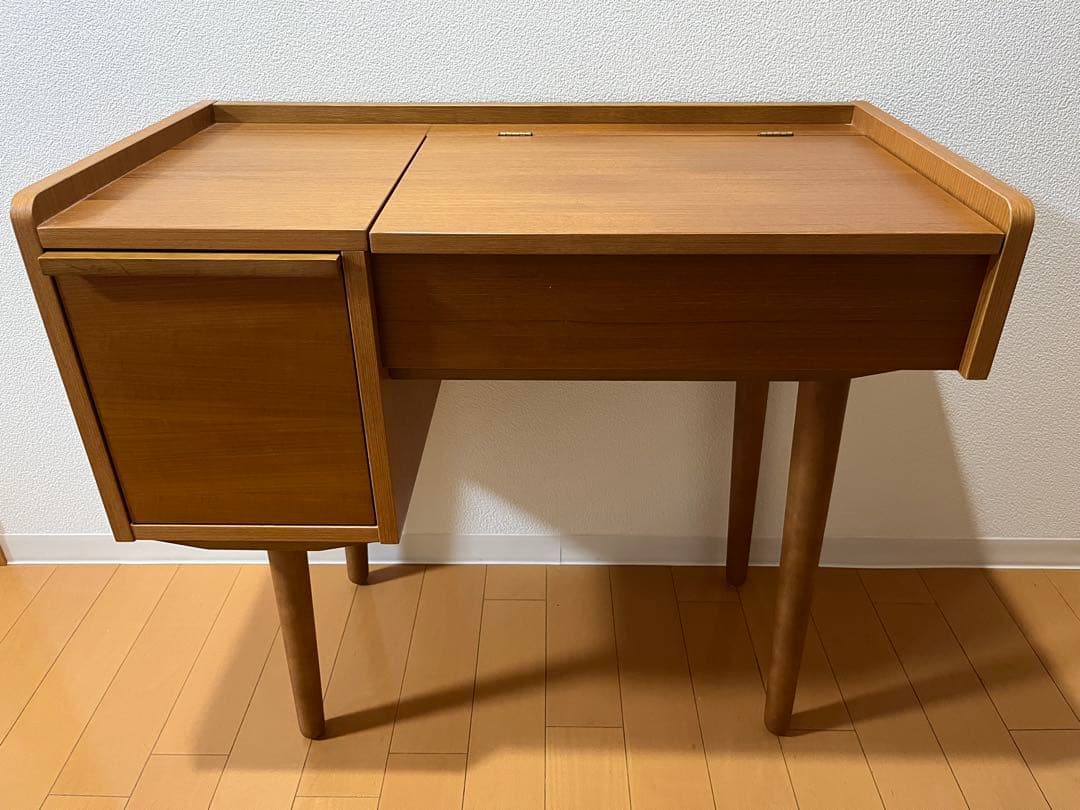 unico ウニコ　ALBERO アルベロ　ドレッサー　鏡台 unico ウニコ Albero アルベロ ウォールナット材 ドレッサー 北欧