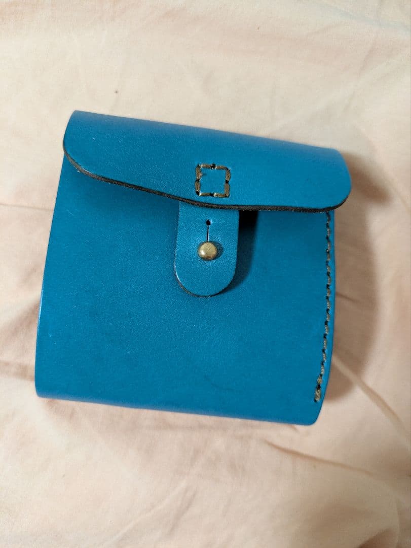 ヘルツ　HERZ セルリアンブルー　ギボシ留め　二つ折り財布 オンラインスタッフ：入間川愛用「ギボシ留め二つ折り財布(GS-71