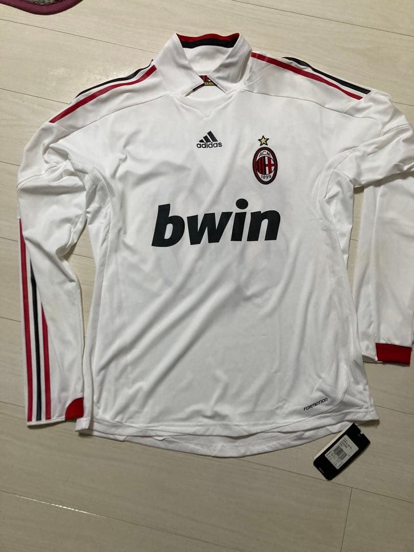 【新品】ACミラン09-10アウェイ長袖支給品ユニフォーム80番ロナウジーニョ Amazon.co.jp: 09-10ロナウジーニョACミラン 長袖 ユニフォーム M