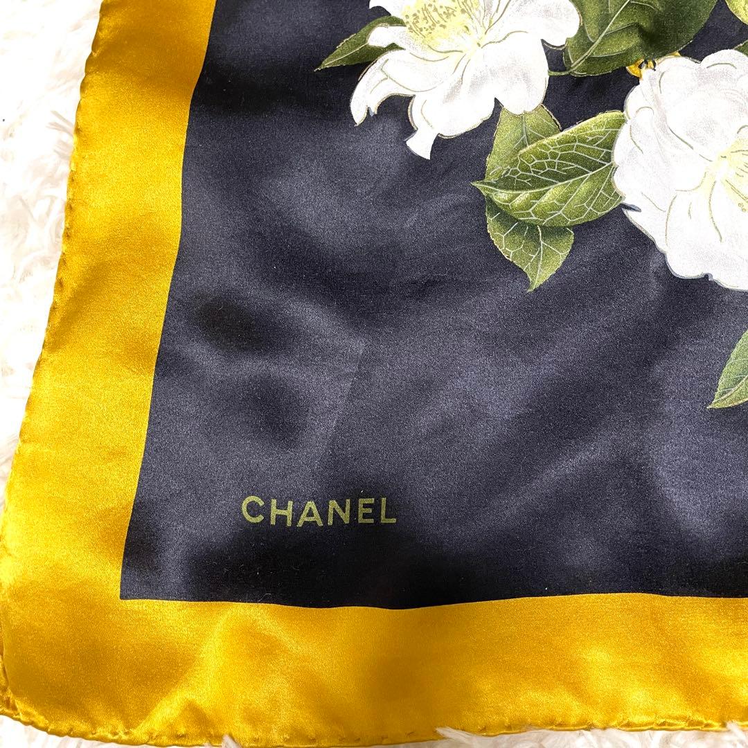 CHANEL大判シルクスカーフ カメリア柄 光沢 タグあり