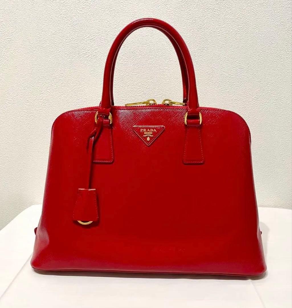 【美品】PRADA プラダ サフィアーノヴェルニ ハンドバッグ 赤 ロッソ 美品】PRADA プラダ サフィアーノヴェルニ ハンドバッグ 赤 ロッソ