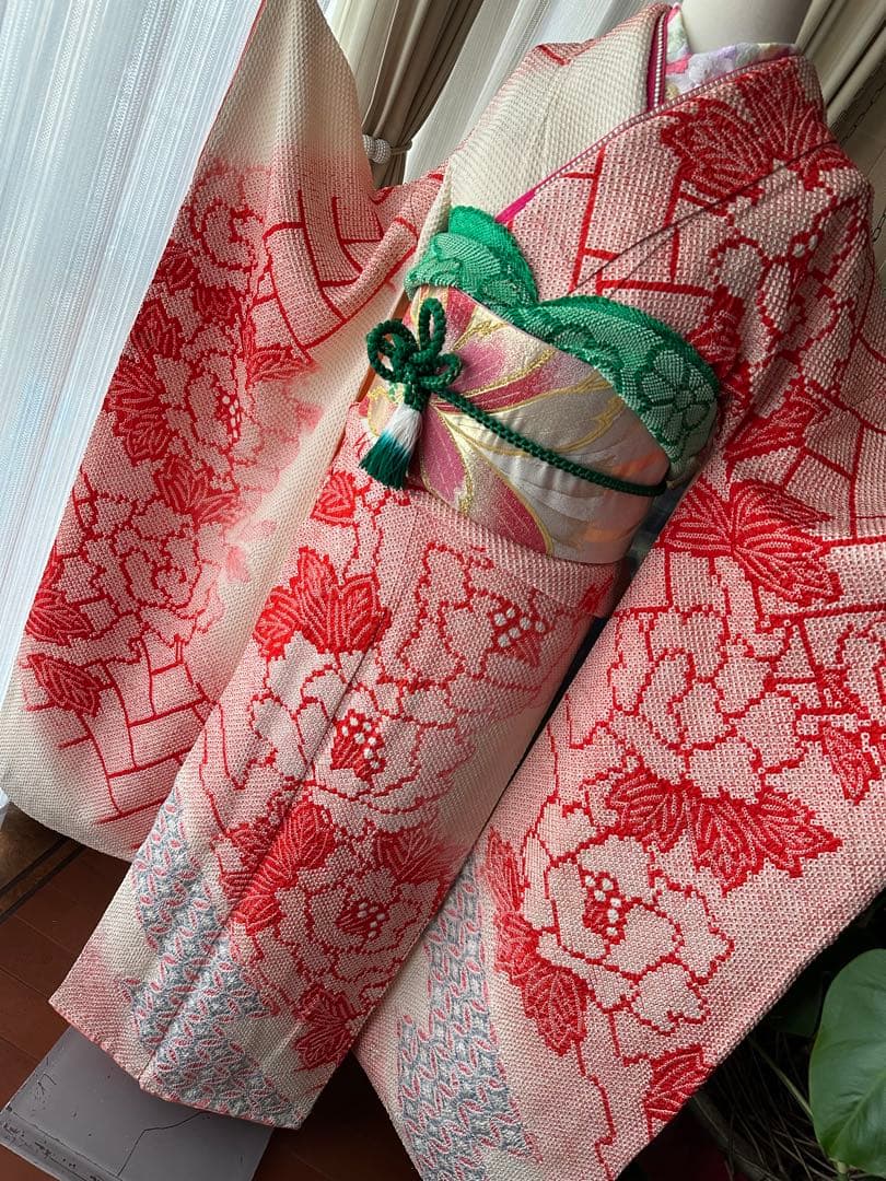 여 振袖フルセット 総絞り 赤×アイボリー 赤の総絞りで誰よりも華やかに｜振袖ギャラリー | 成人式の振袖