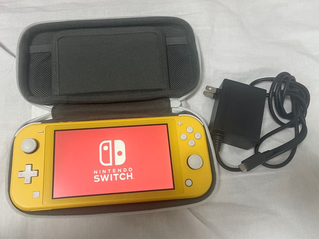 Nintendo Switchライト イエロー 本体、充電器