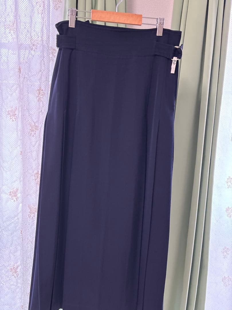 COMME des ネイビー プリーツスカート ベルト付きロング丈 スカート ベルト付き プリーツデザインロングスカート : ZOZOTOWN