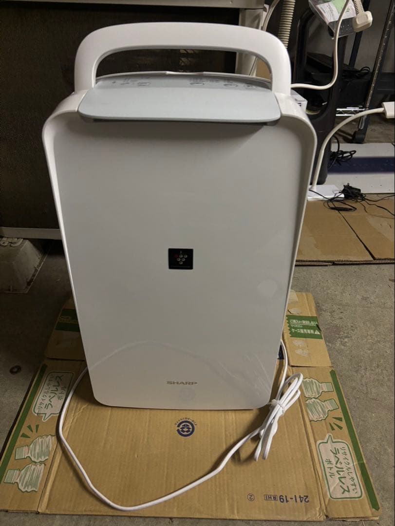 SHARP　衣類乾燥除湿機 CV-P71-W 2024年美品 Amazon | シャープ 衣類乾燥 除湿機 CV-P71-W 7.1L/日 プラズマ