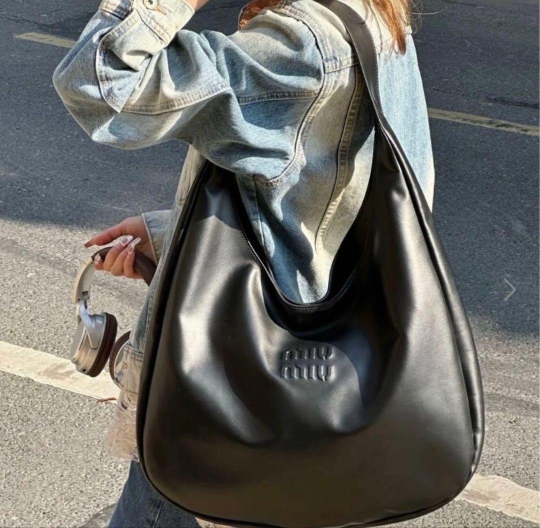 即日発送【正規品】miumiu レザーホーボーバッグ miu miu（ミュウミュウ） ボー レザー バッグ 5BB173_2CRW_F0002_V_OTM