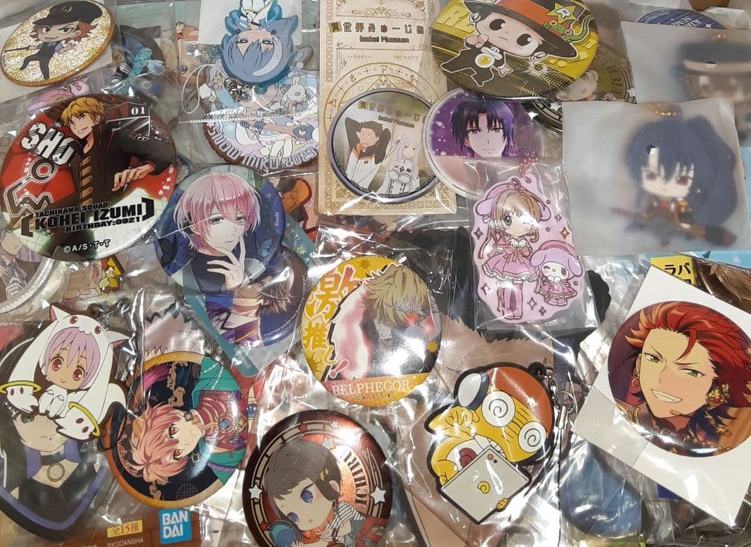 アニメグッズ 缶バッジ ラバーストラップ 大量 まとめ売り 500点