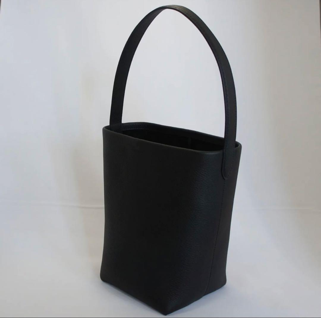 THE ROW ザ・ロウ NS Park Tote(NSパークトート) ブラック The Row Large N/S Park Tote | Saks Fifth Avenue