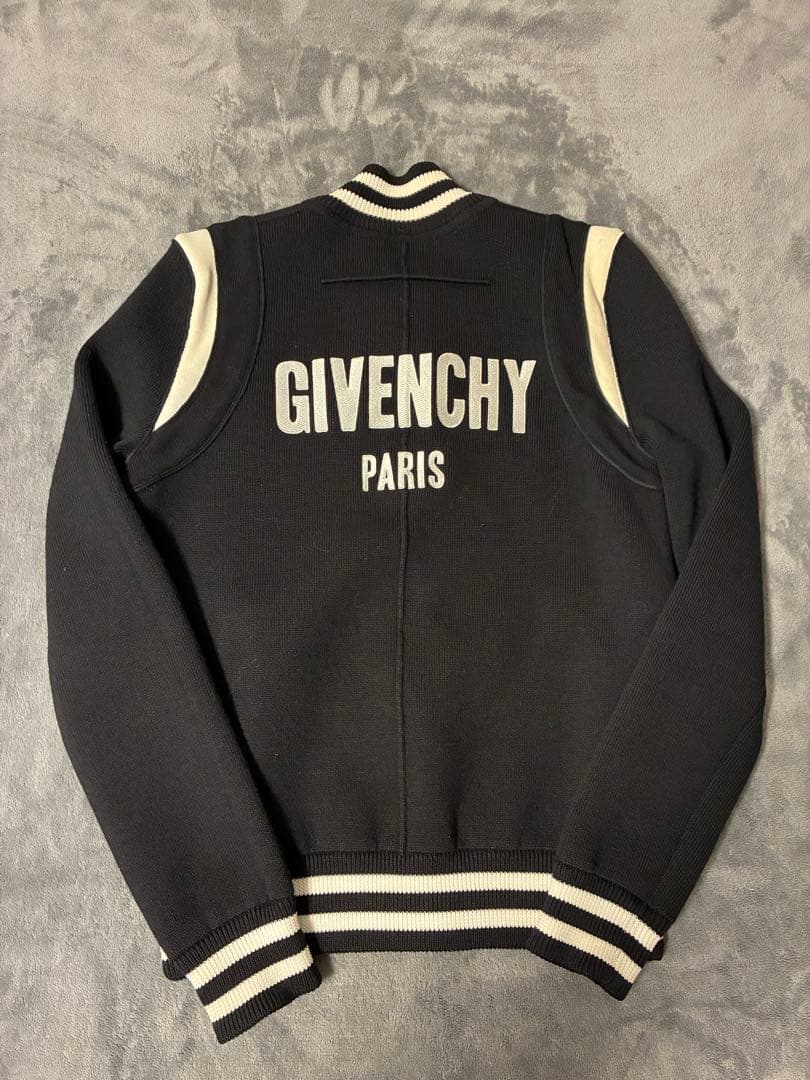 【美品】GIVENCHY ボンバージャケット ブルゾンジャケット　スタジャン 本物 極美品 ジバンシー ラウンド スター レザー ブルゾン ボンバー