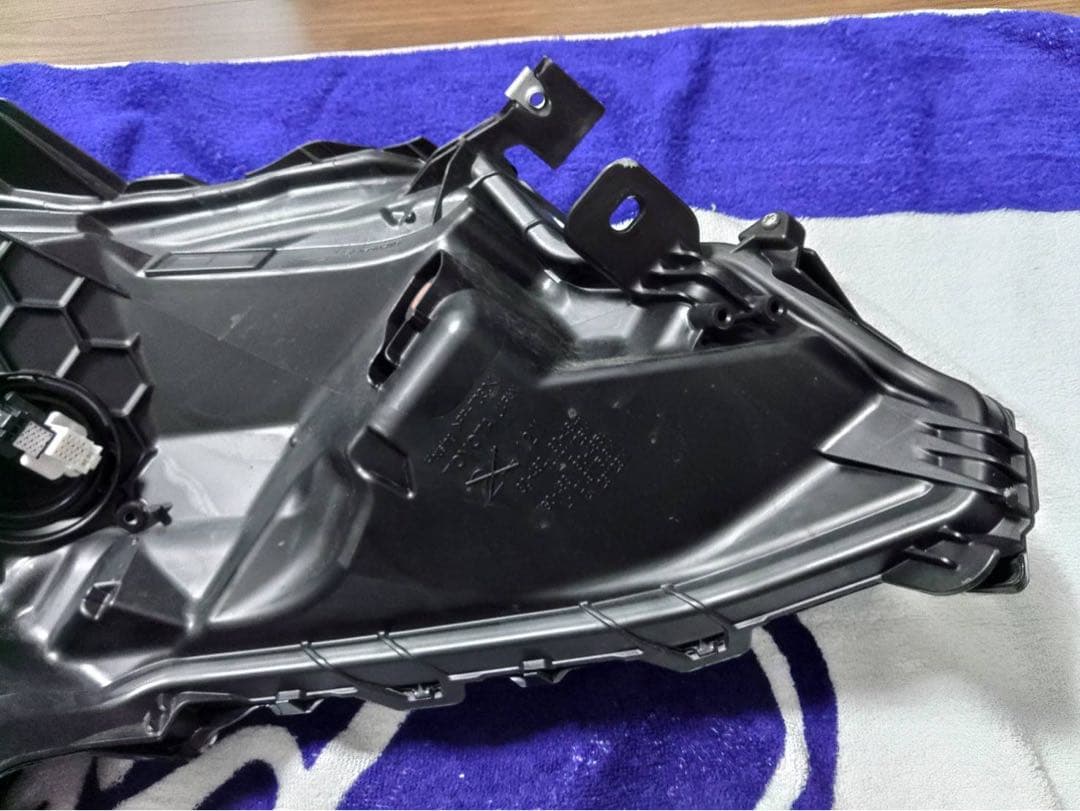 クラウン スポーツ AZSH36W 左 ヘッドライト KOITO 30-483 - メルカリ