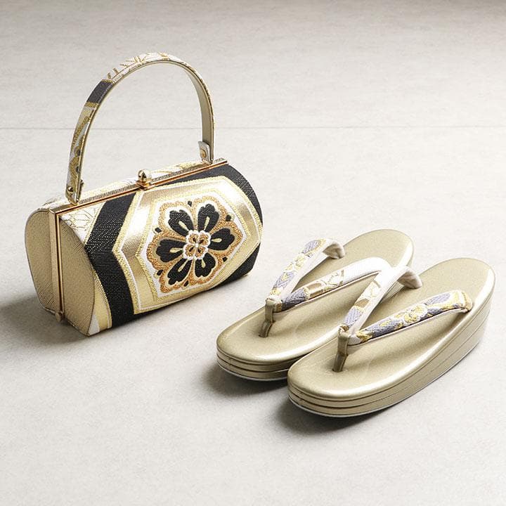 【新品】草履バッグセット フリーサイズ 古典柄 帯地 黒&ゴールド　03818 SOUBIEN（創美苑） 草履バッグセット 成人式 草履 バッグ 振袖 黒