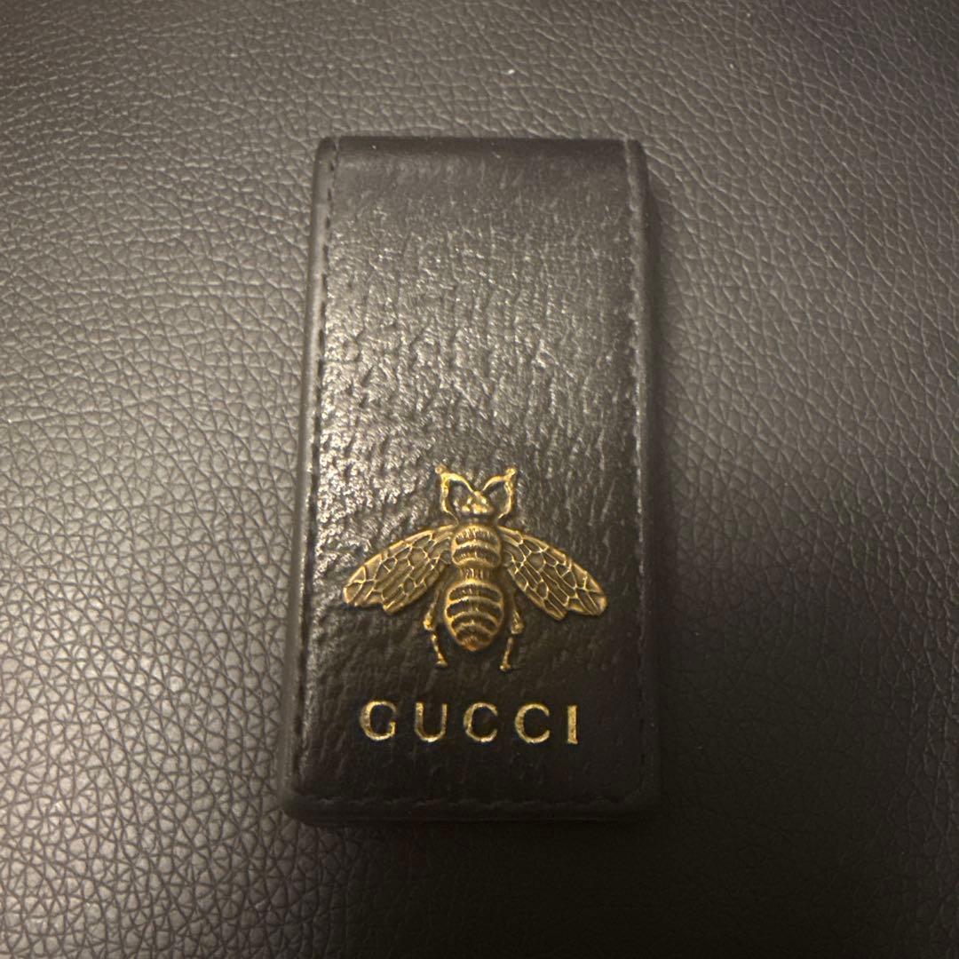美品GUCCI ブラックレザーマネークリップ GUCCI（グッチ） マネークリップ 二つ折り 財布 レザー GG 181678