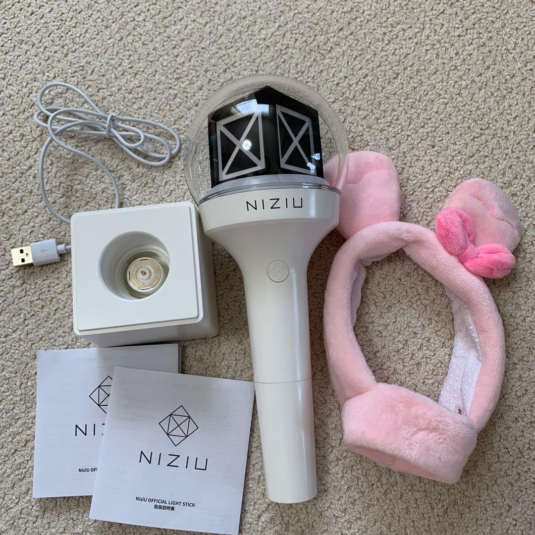 NiziU 公式ペンライト ケース付き ミイヒ ペンライトカバー - メルカリ