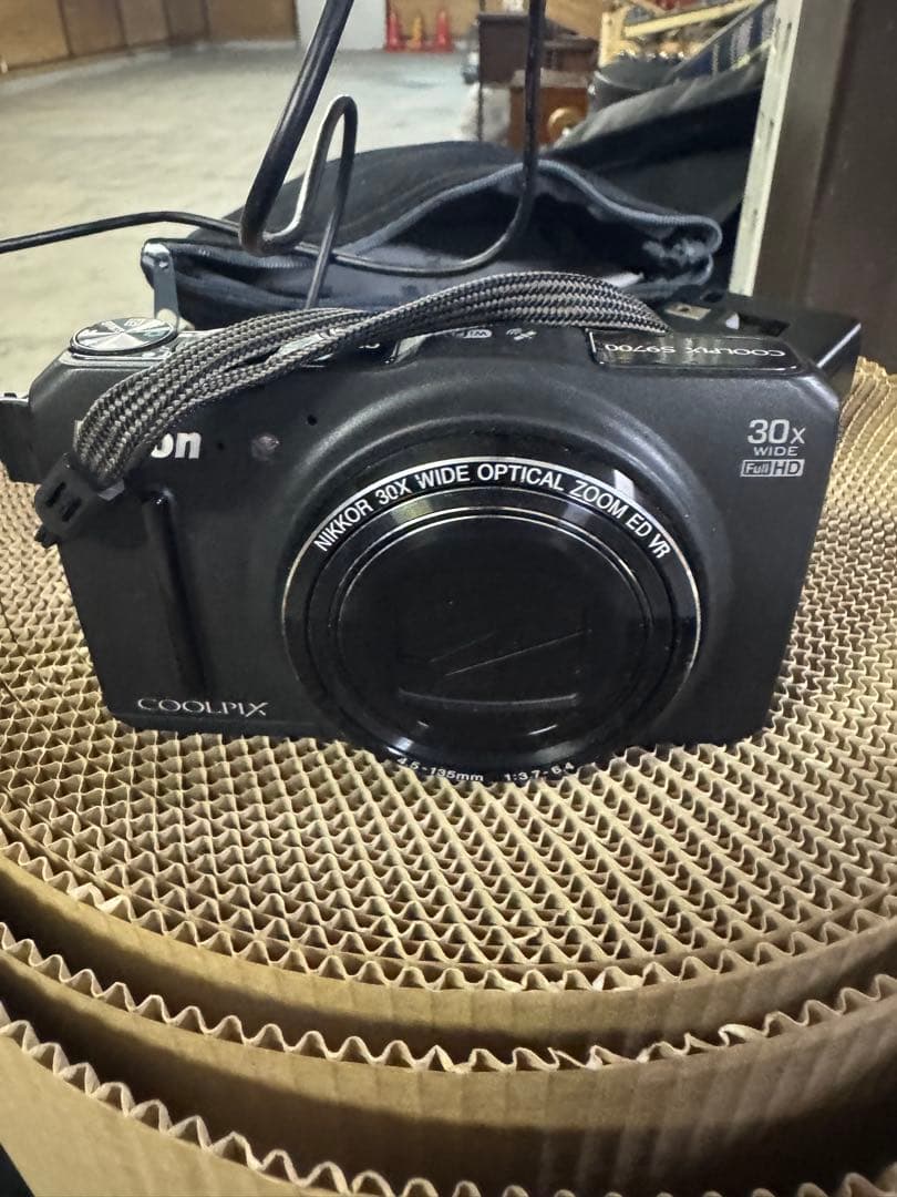 ハナNikon COOLPIX S9700 30倍ズーム　動作確認済み ニコン、世界地図内蔵の30倍ズームコンパクト「COOLPIX S9700
