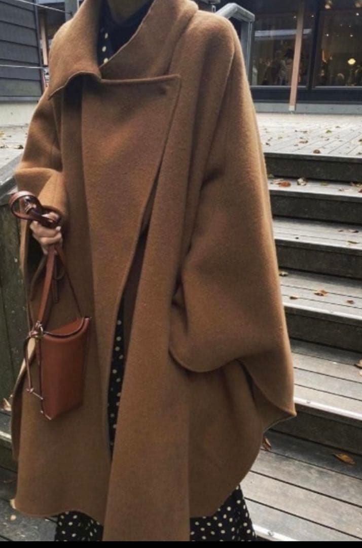 Ameri ポンチョ　コート Ameri（アメリ）の「REVERSIBLE BOA PONCHO COAT（ポンチョ）」 - WEAR