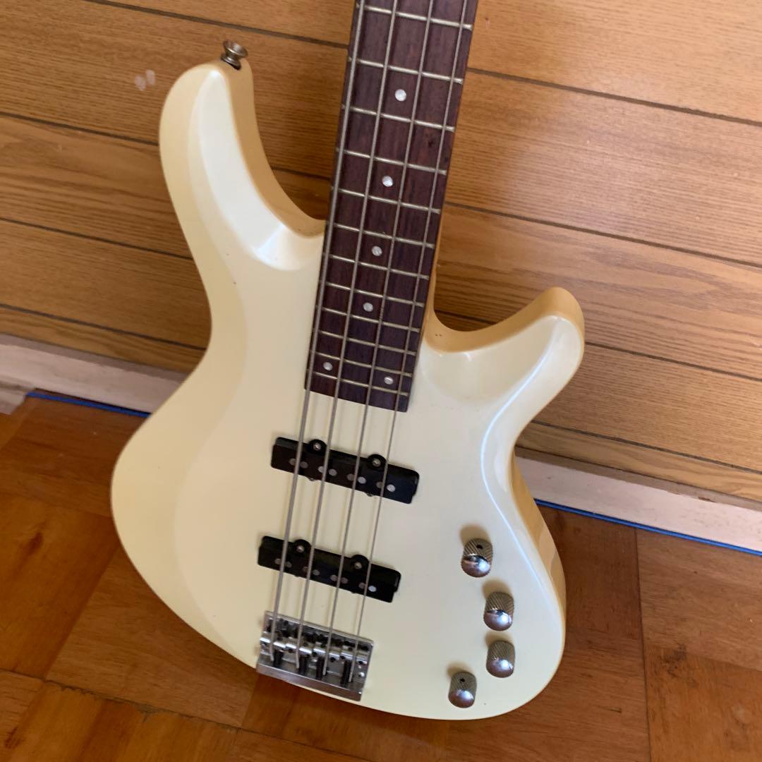 FERNANDES 4弦エレキベース アイボリー FERNANDES BXB-55 Explorer Shape White Electric Bass Guitar Used