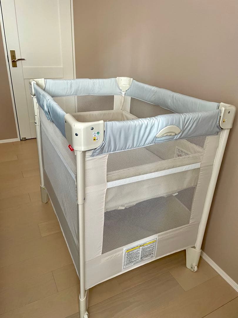 【超美品】ApricaココネルエアーAB ホワイトグレー【取説・収納バッグ付】 アップリカ（Aprica） ココネルエアー AB ベビーベッド ホワイトグレー