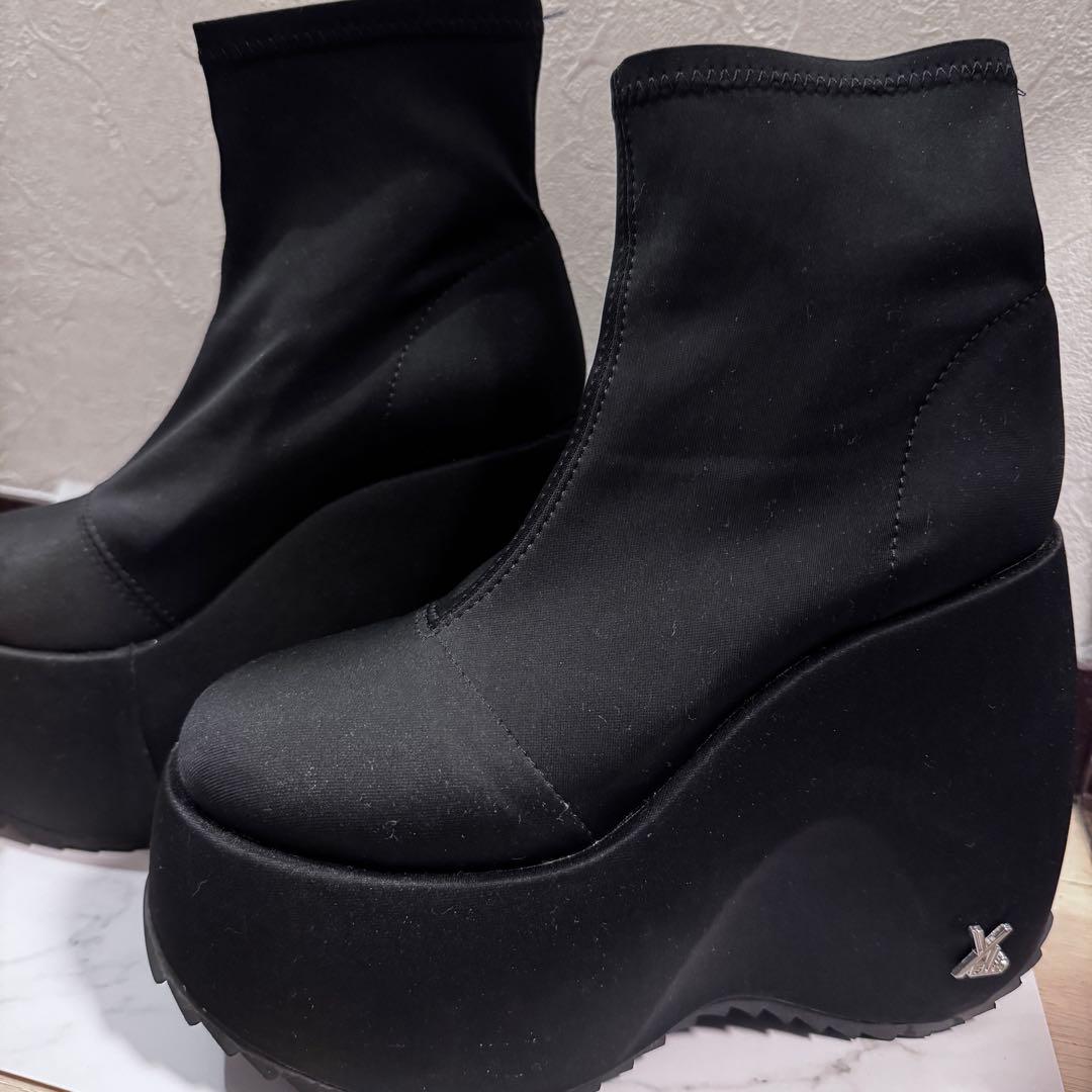 YELLO TOKYO BLACK PLATFORM SHORT BOOTS - メルカリ