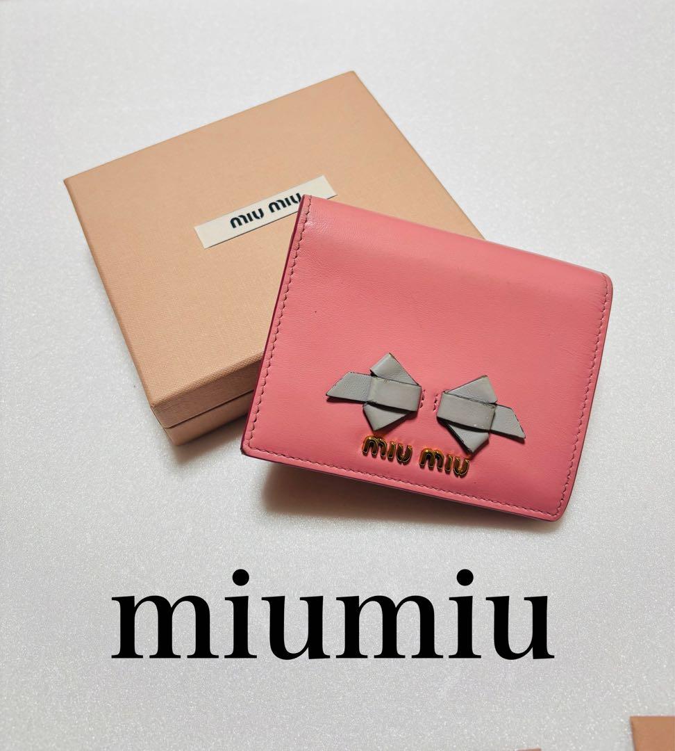 【miumiu ミュウミュウ】折りたたみ財布 miu miu（ミュウミュウ） Softy Padded Bi-Fold Wallet 二つ折り財布