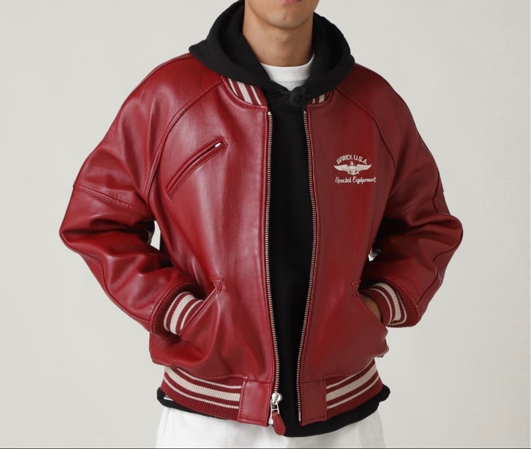 カ*デ様 AVIREX レザー スタジャン レッド バーシティジャケット　本革 AVIREX（アヴィレックス） スタジャン VARSITY JACKET RED AXES / バー